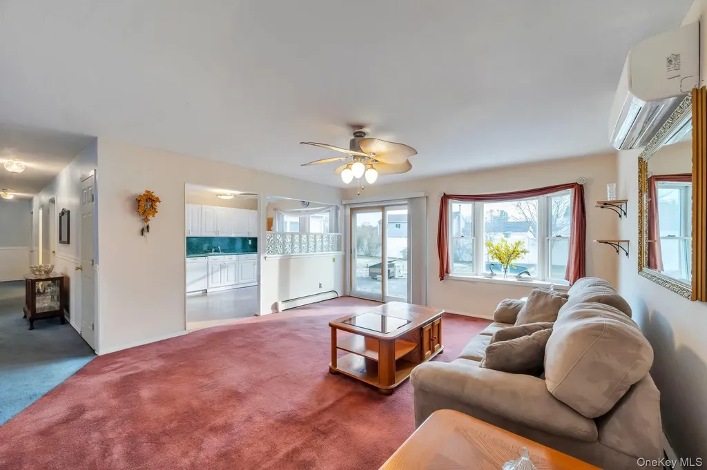 40 Sequoia Way Holbrook NY 11741