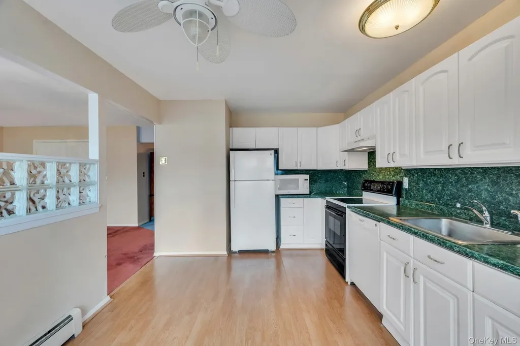 40 Sequoia Way Holbrook NY 11741