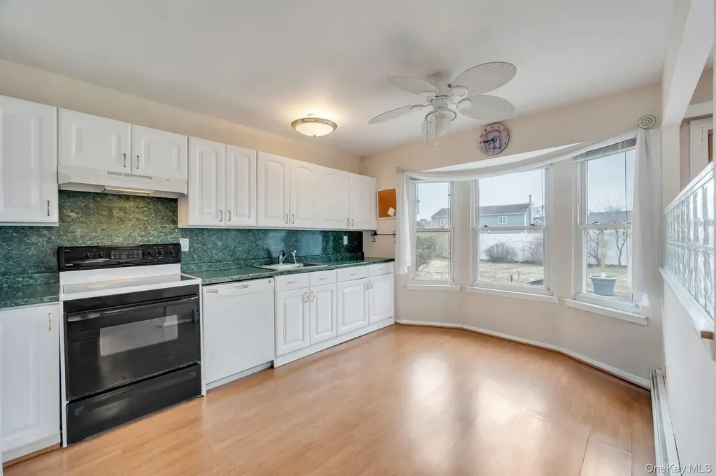 40 Sequoia Way Holbrook NY 11741