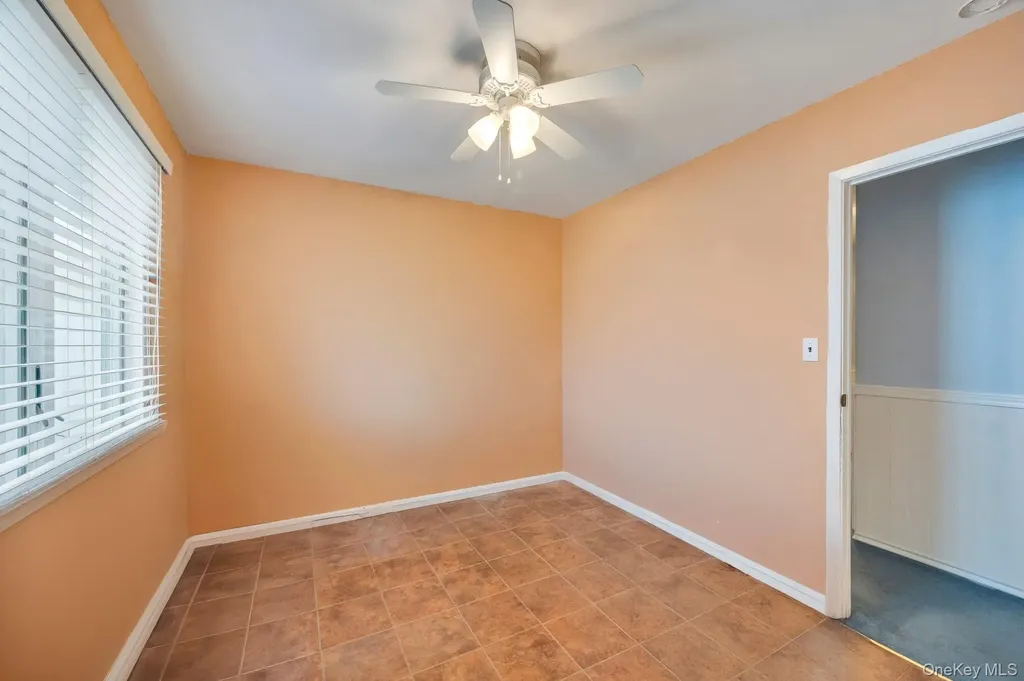40 Sequoia Way Holbrook NY 11741