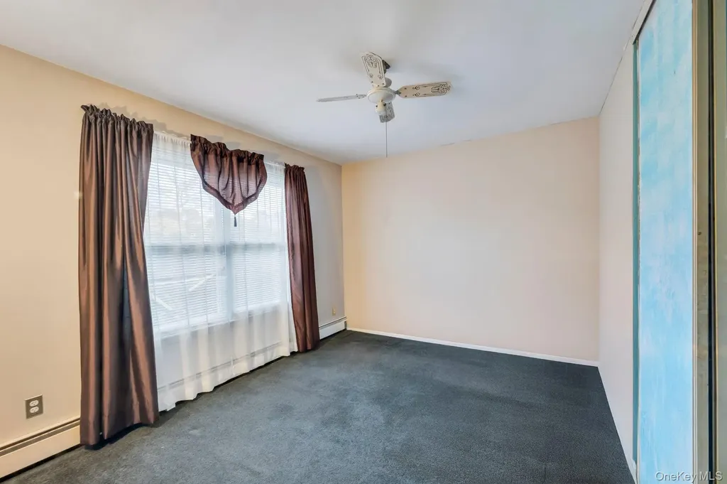 40 Sequoia Way Holbrook NY 11741