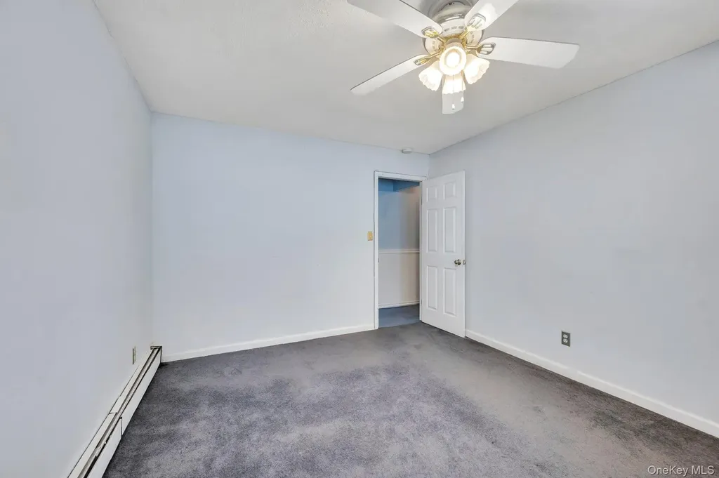 40 Sequoia Way Holbrook NY 11741