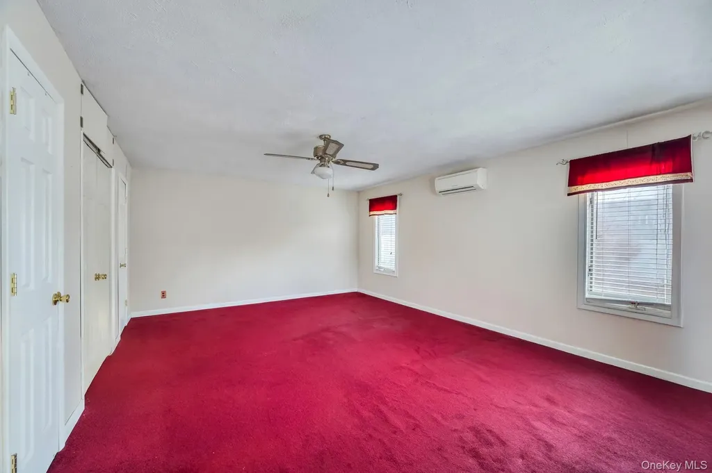 40 Sequoia Way Holbrook NY 11741