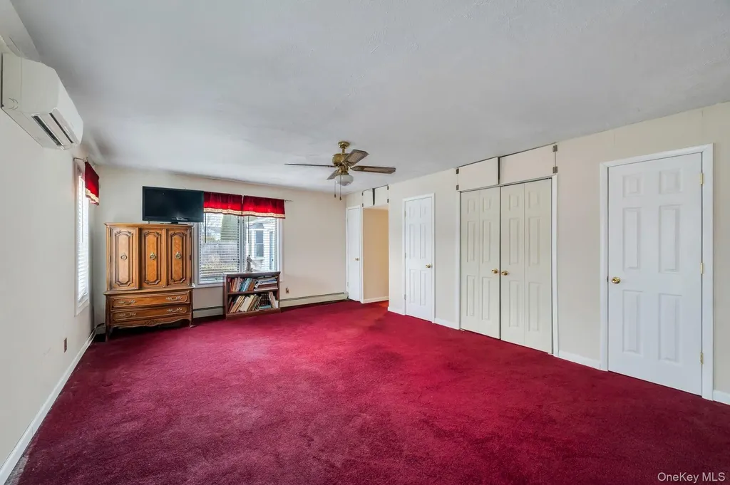 40 Sequoia Way Holbrook NY 11741