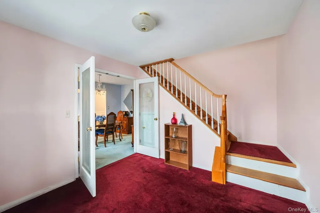 40 Sequoia Way Holbrook NY 11741
