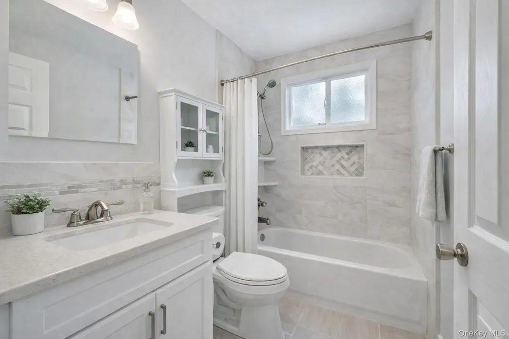 40 Sequoia Way Holbrook NY 11741