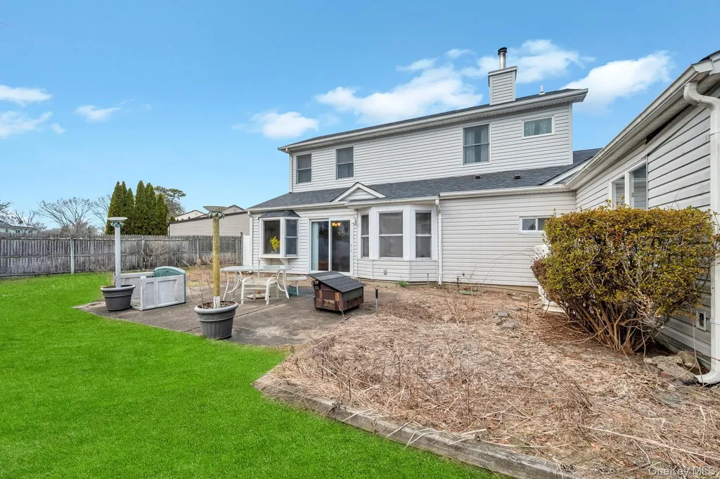 40 Sequoia Way Holbrook NY 11741