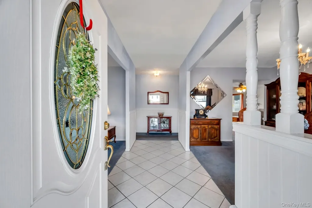 40 Sequoia Way Holbrook NY 11741