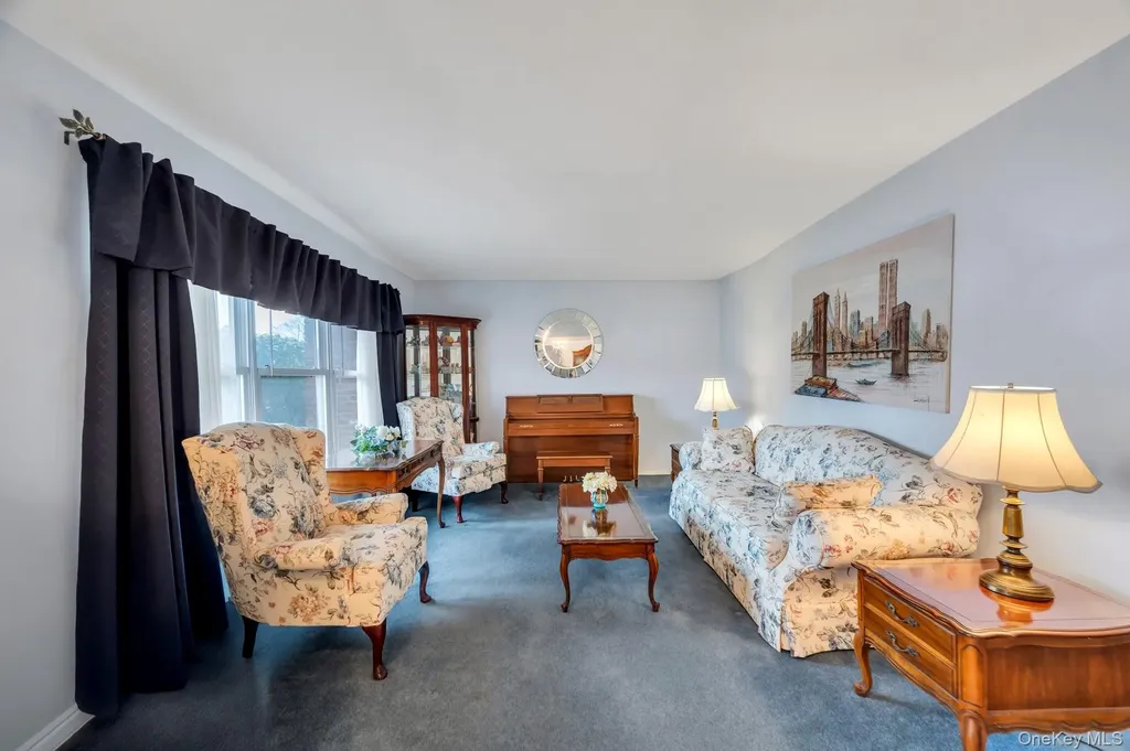 40 Sequoia Way Holbrook NY 11741