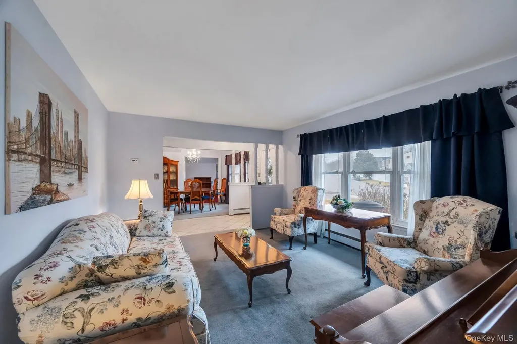 40 Sequoia Way Holbrook NY 11741