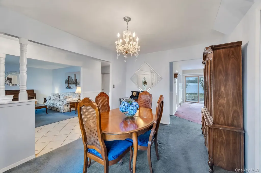 40 Sequoia Way Holbrook NY 11741
