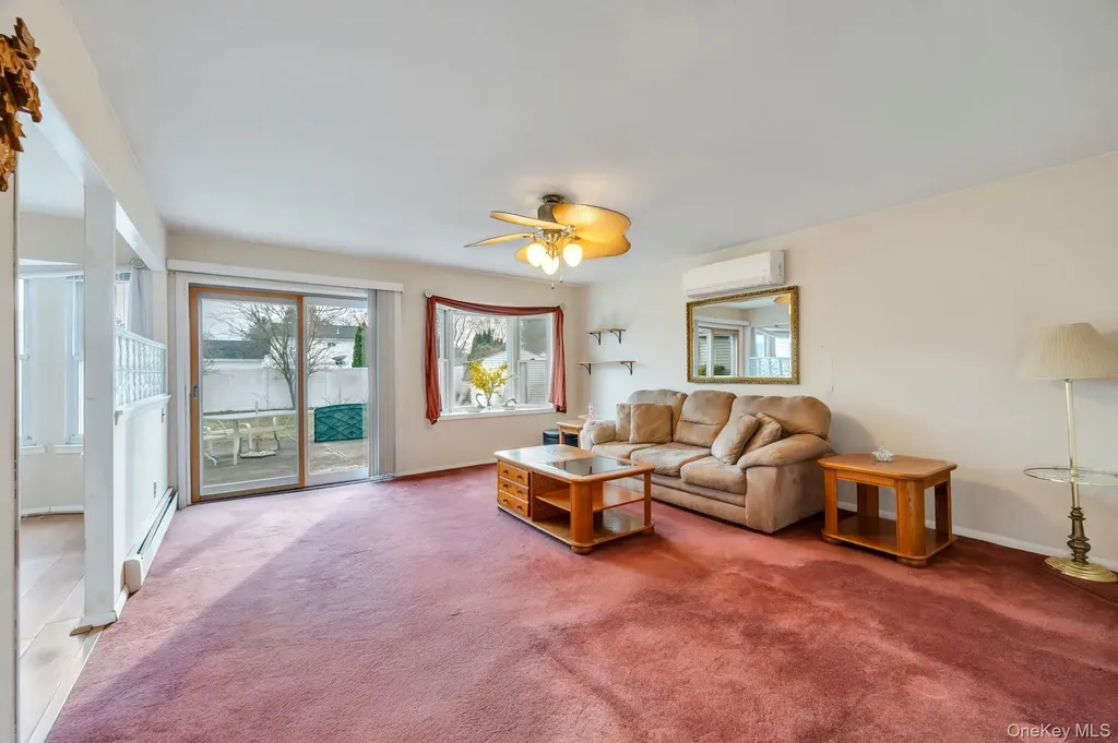 40 Sequoia Way Holbrook NY 11741