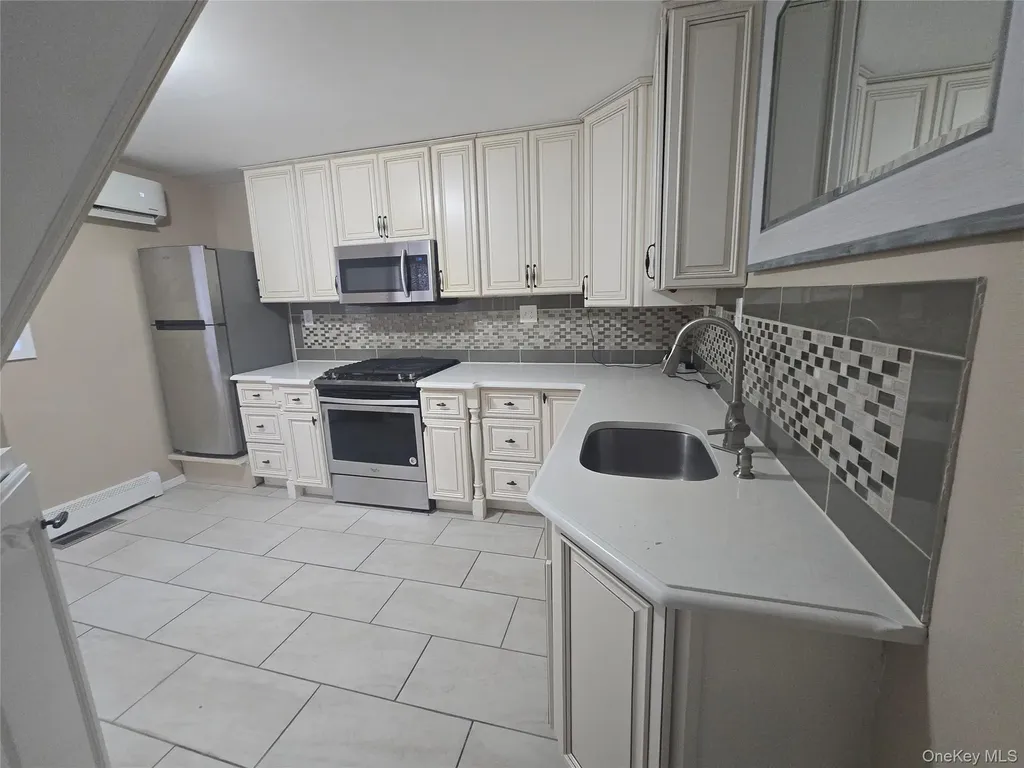 19 Cardinal Lane East Islip NY 11730
