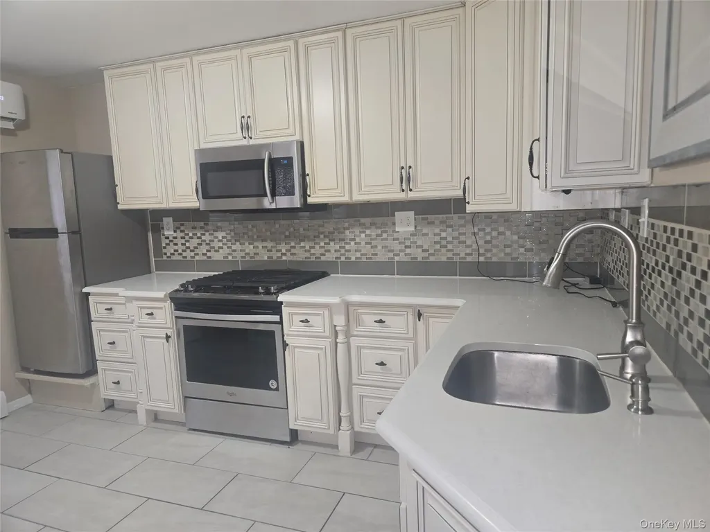 19 Cardinal Lane East Islip NY 11730