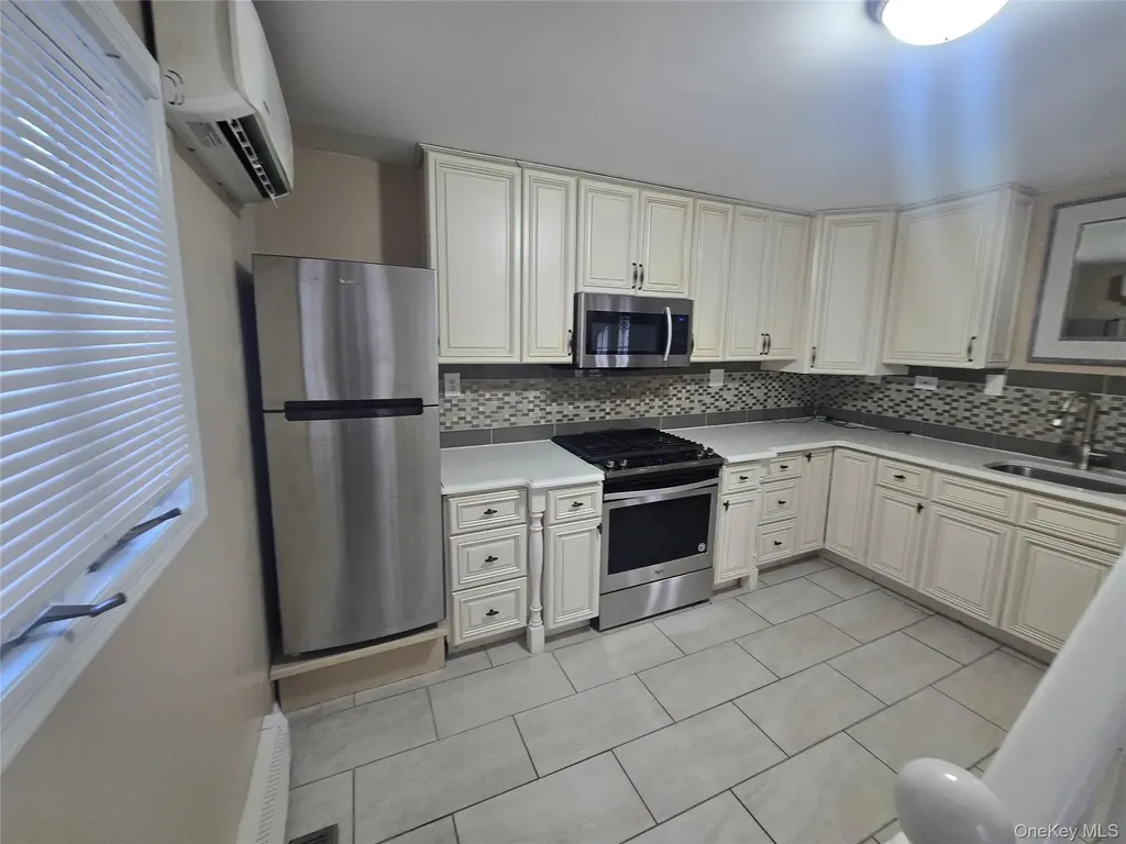 19 Cardinal Lane East Islip NY 11730