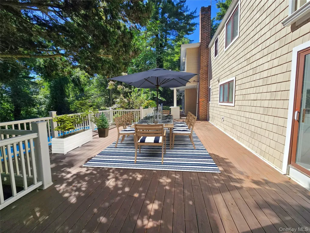 32 Valley Road Old Westbury NY 11568