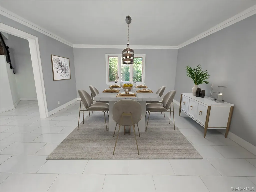 32 Valley Road Old Westbury NY 11568
