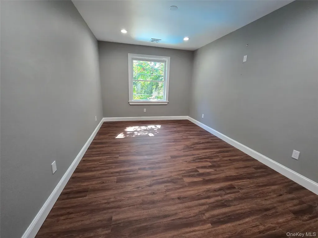 32 Valley Road Old Westbury NY 11568