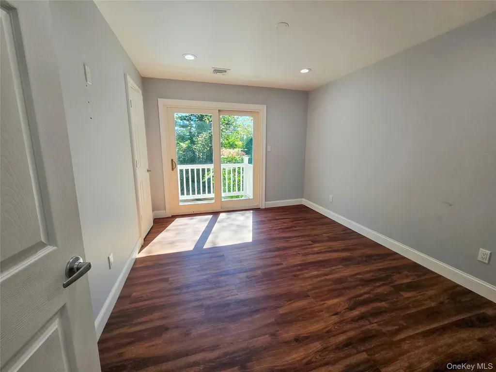 32 Valley Road Old Westbury NY 11568