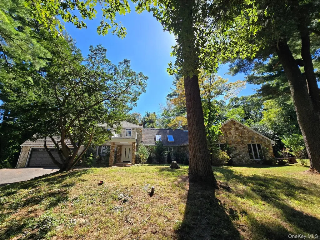 32 Valley Road Old Westbury NY 11568
