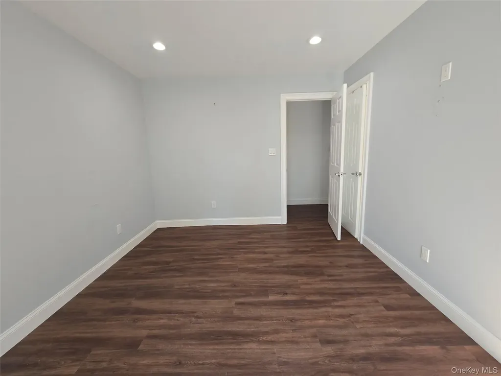 32 Valley Road Old Westbury NY 11568