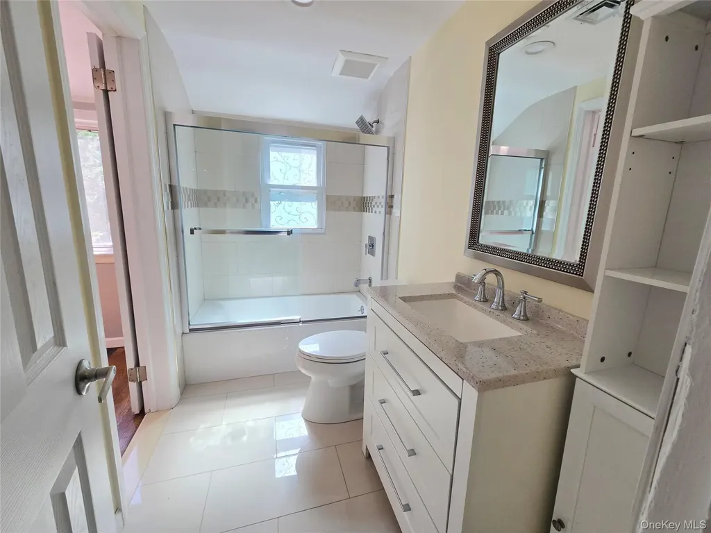 32 Valley Road Old Westbury NY 11568