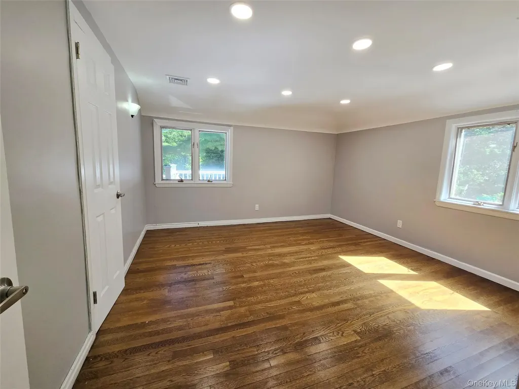 32 Valley Road Old Westbury NY 11568