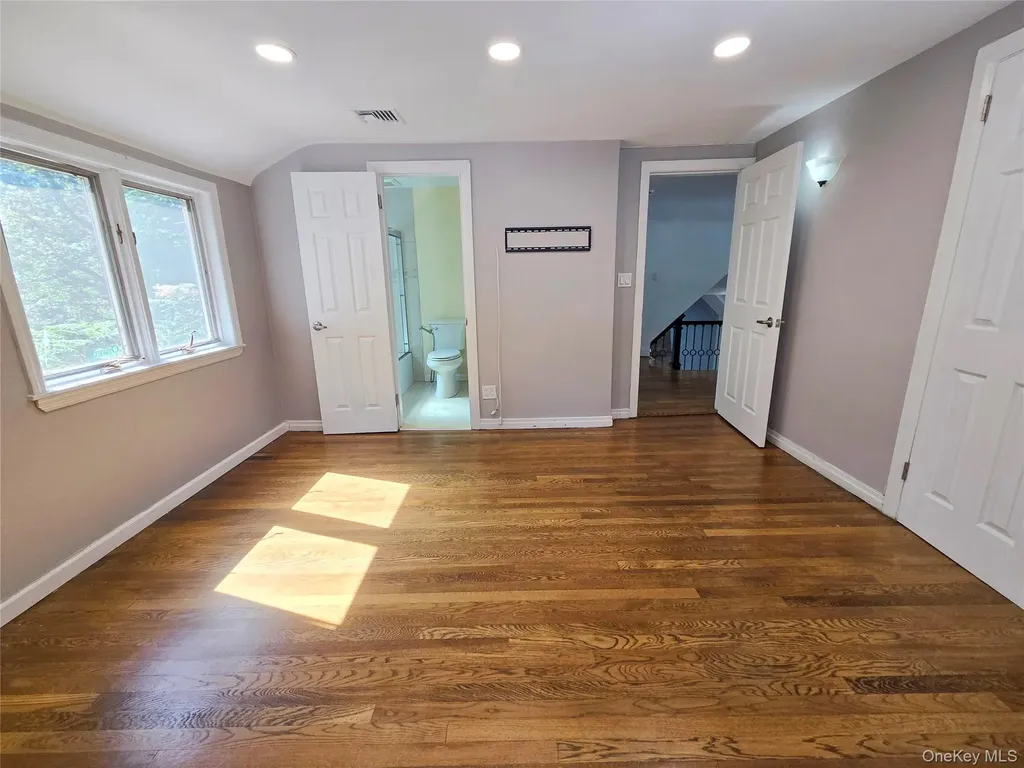 32 Valley Road Old Westbury NY 11568