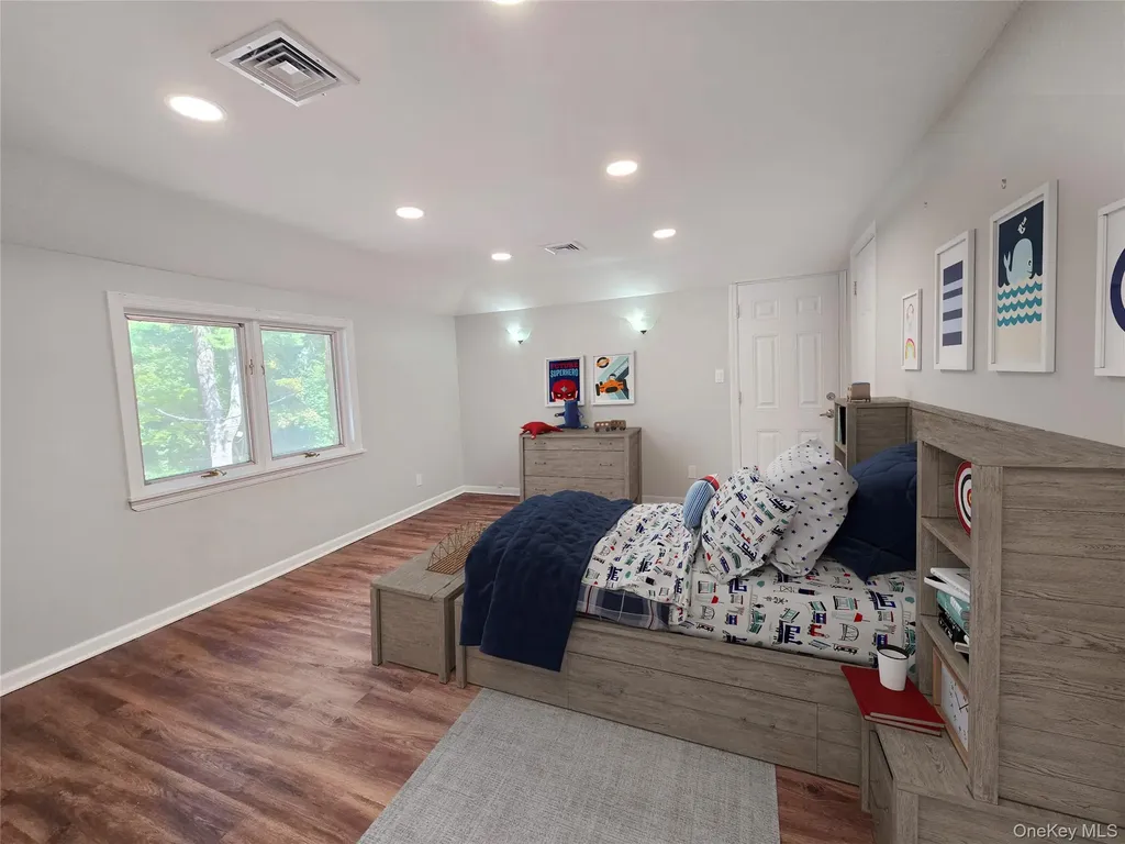 32 Valley Road Old Westbury NY 11568
