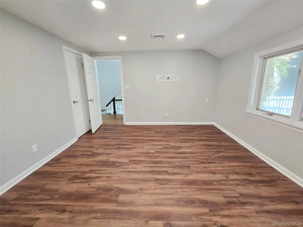 32 Valley Road Old Westbury NY 11568