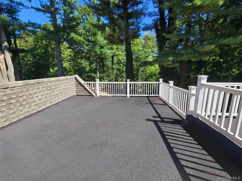 32 Valley Road Old Westbury NY 11568