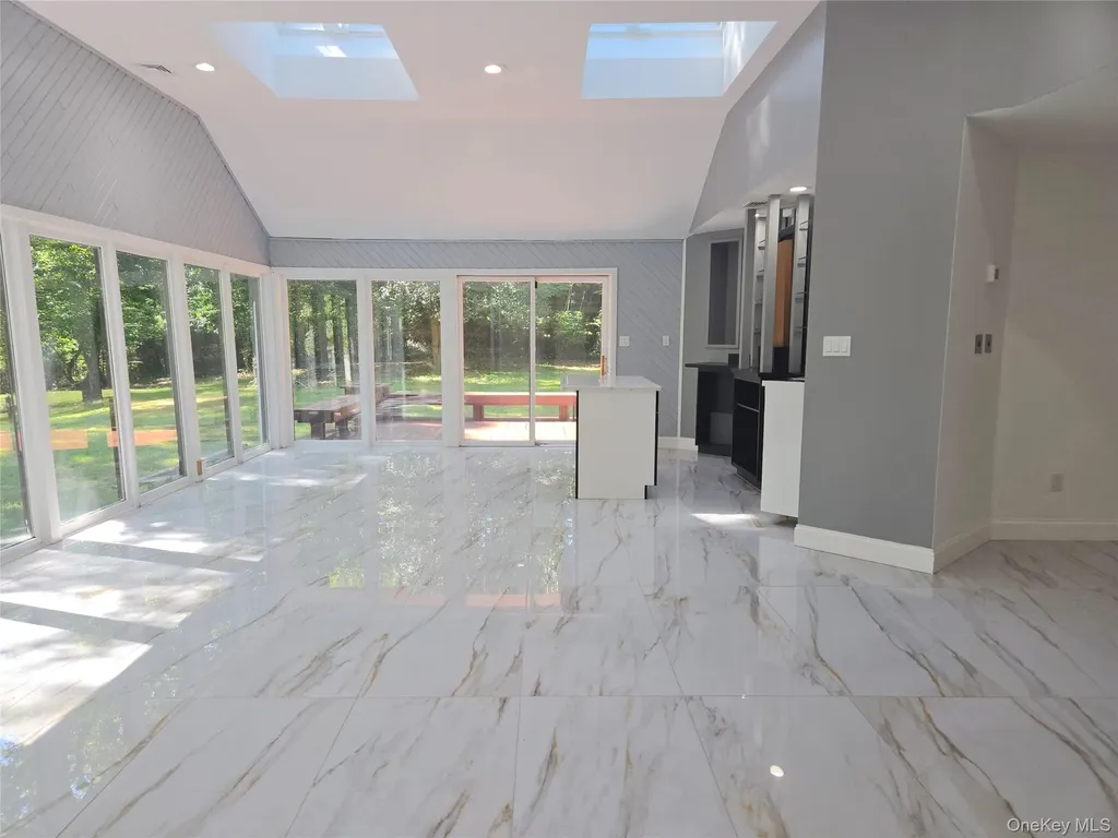 32 Valley Road Old Westbury NY 11568