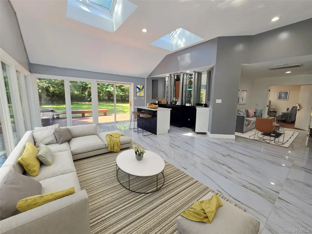 32 Valley Road Old Westbury NY 11568