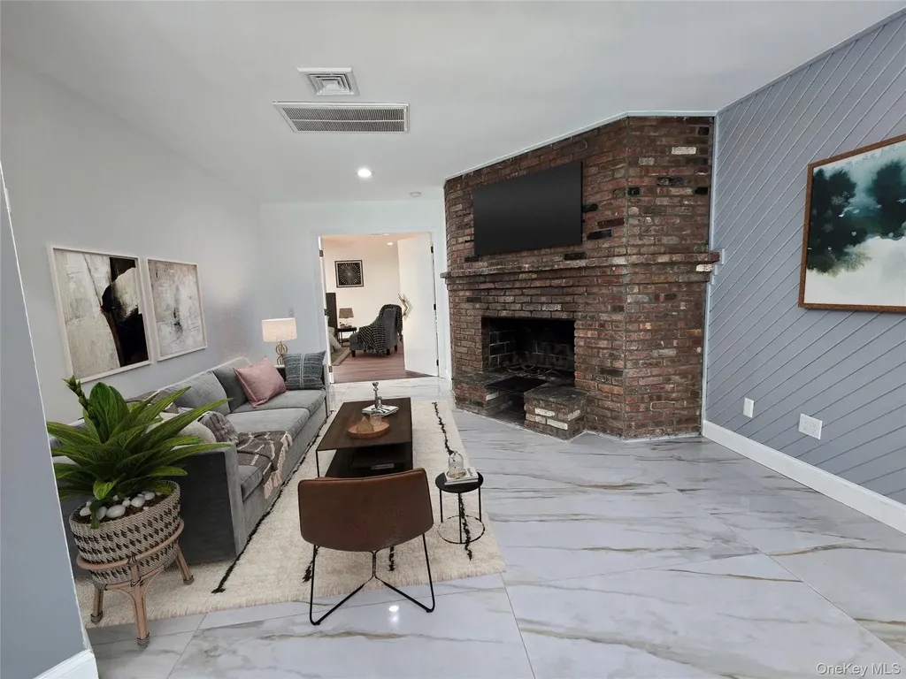 32 Valley Road Old Westbury NY 11568