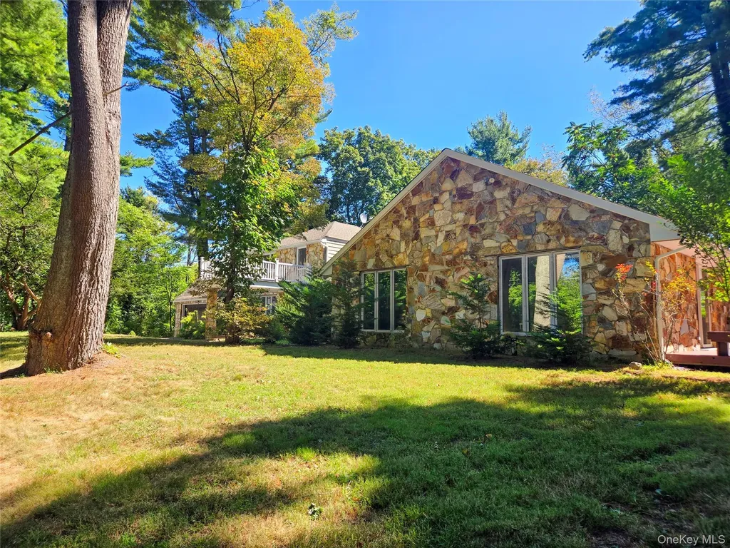 32 Valley Road Old Westbury NY 11568