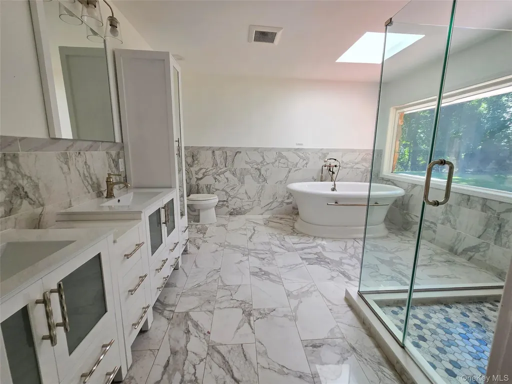 32 Valley Road Old Westbury NY 11568
