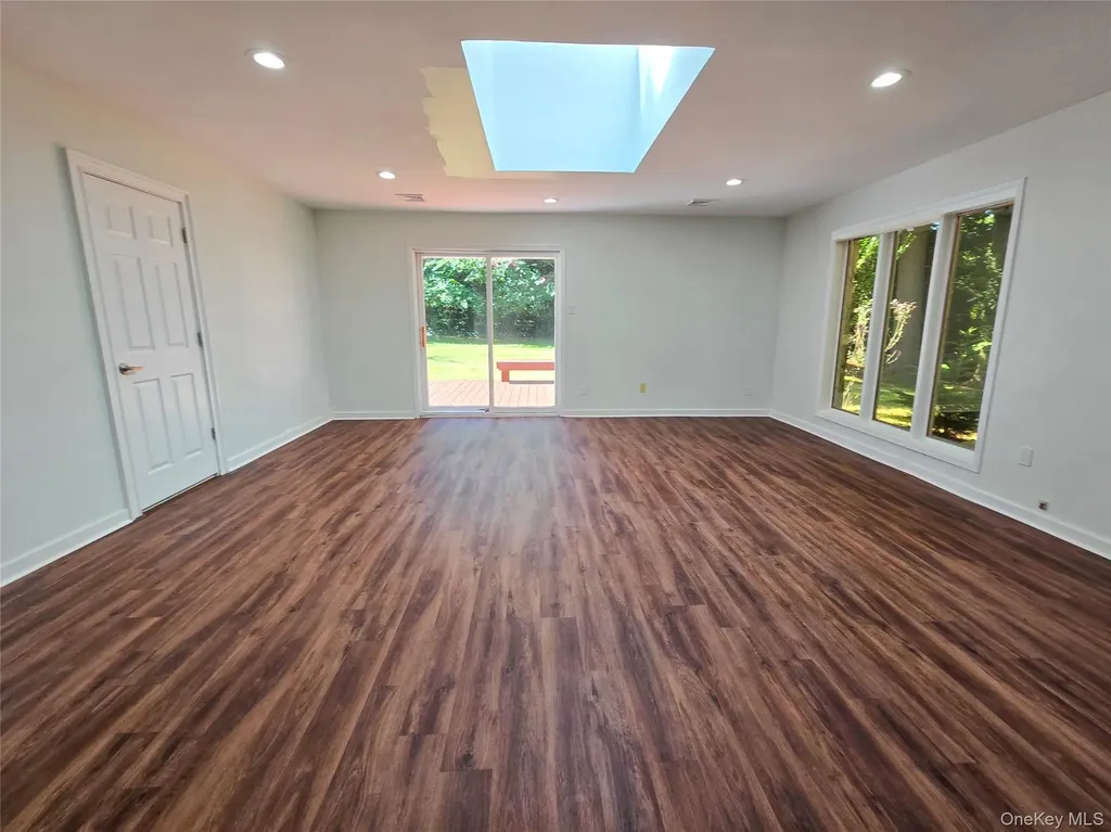 32 Valley Road Old Westbury NY 11568