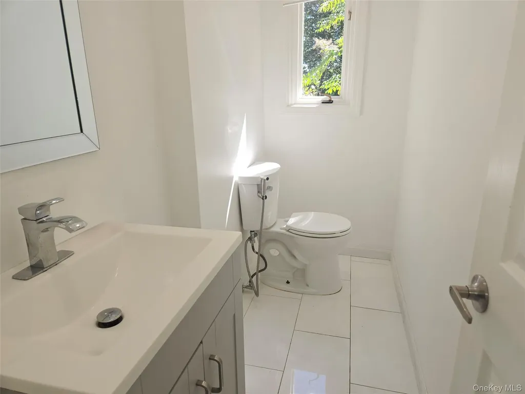 32 Valley Road Old Westbury NY 11568