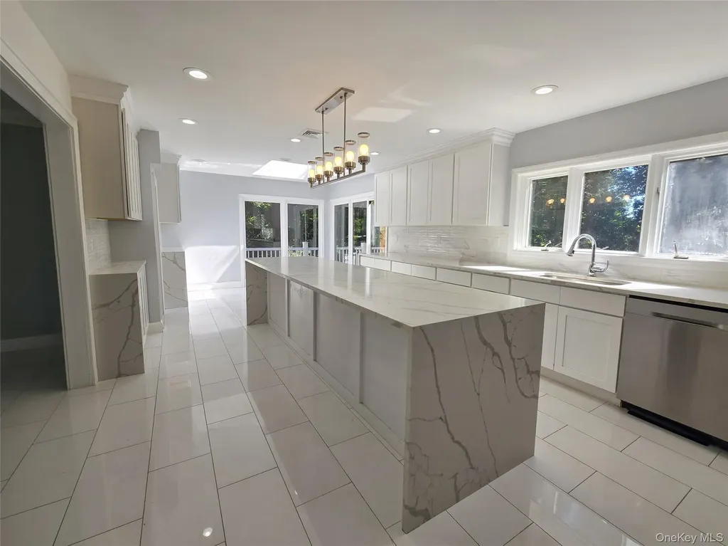 32 Valley Road Old Westbury NY 11568