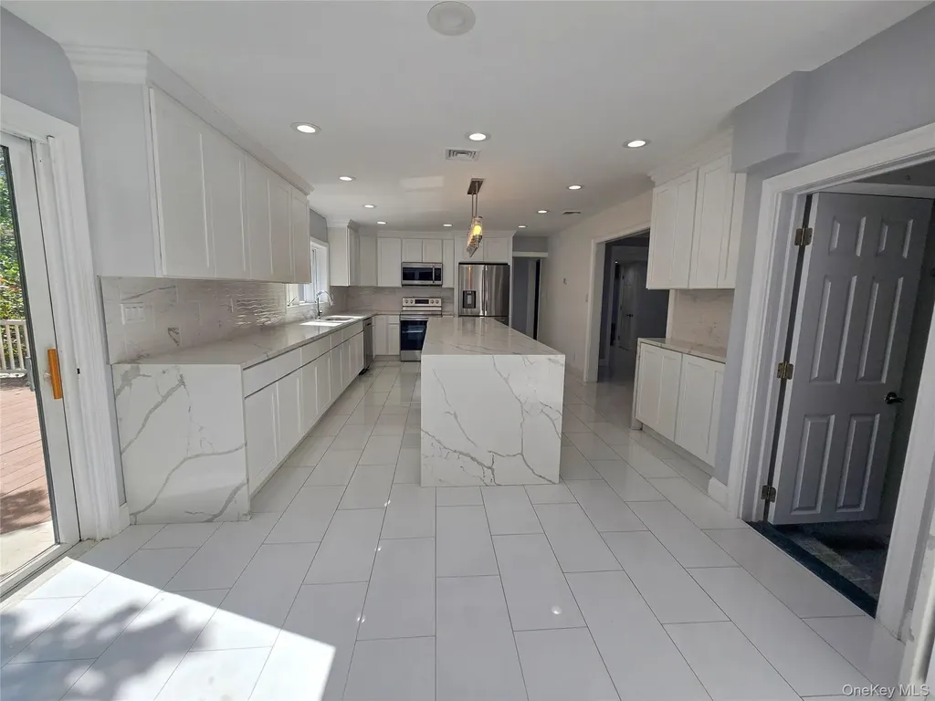32 Valley Road Old Westbury NY 11568