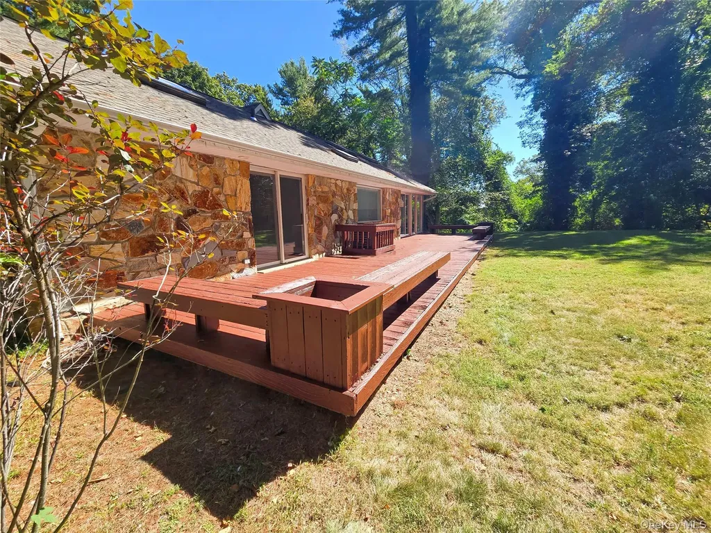 32 Valley Road Old Westbury NY 11568
