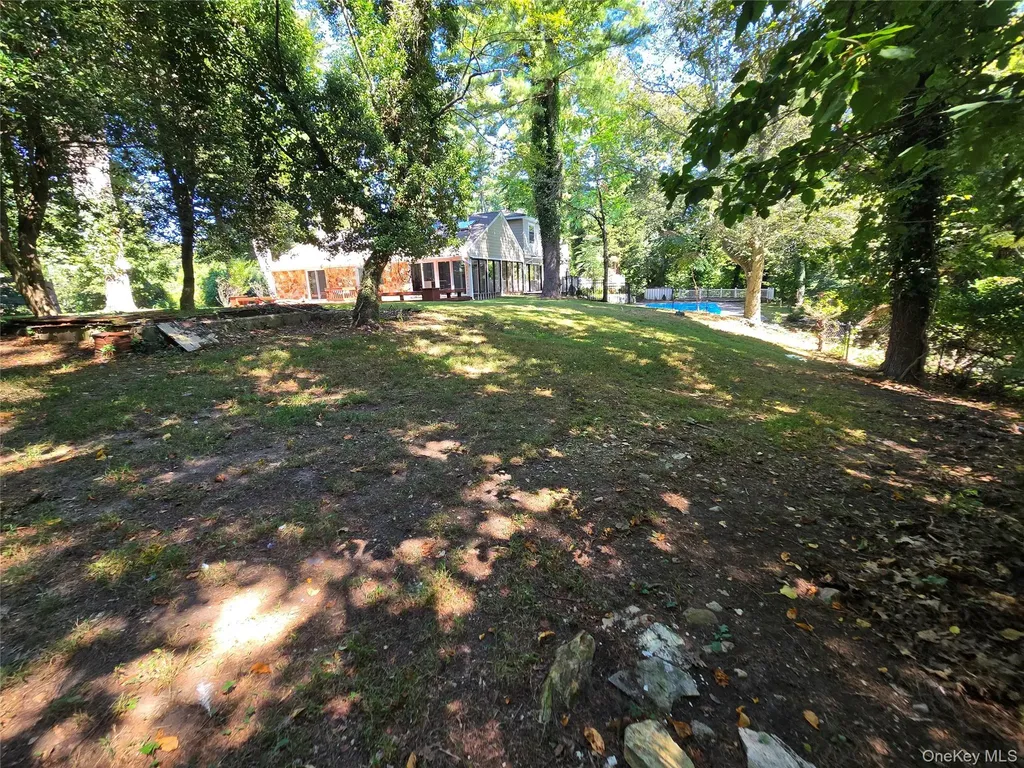 32 Valley Road Old Westbury NY 11568