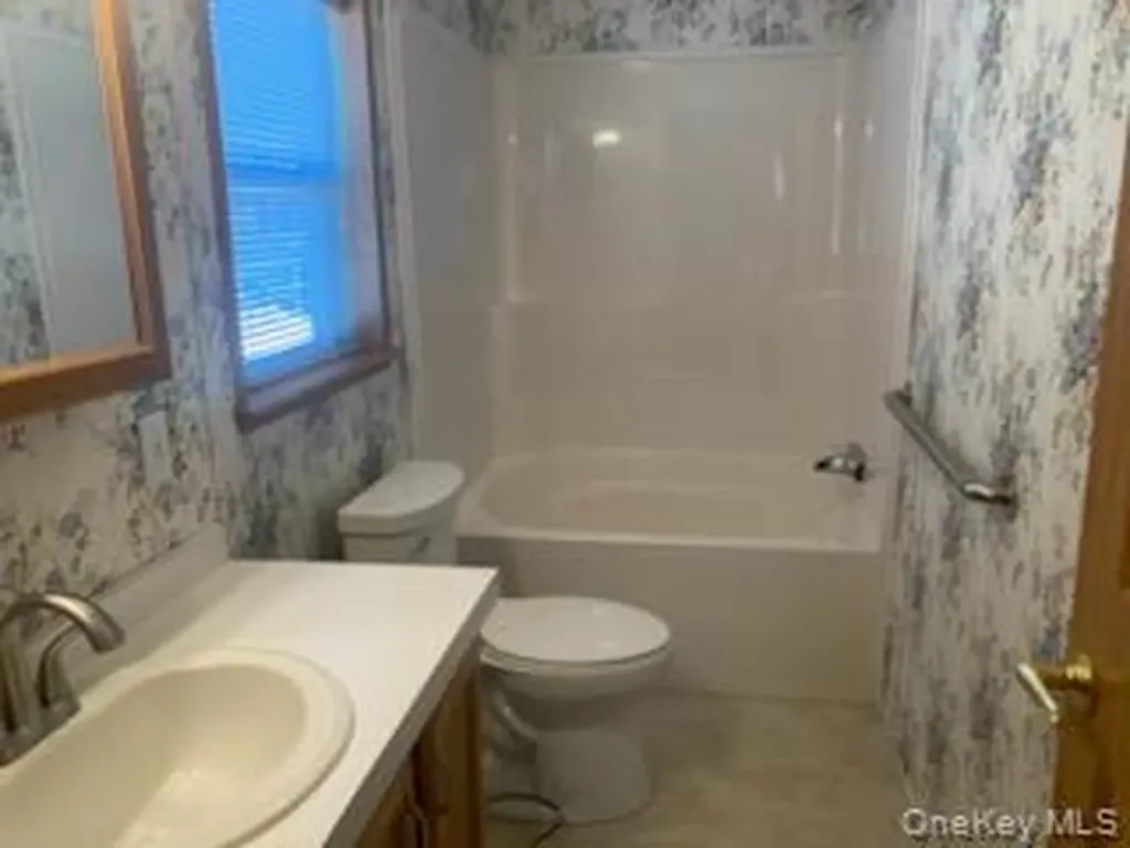 1661 Old Country Road Riverhead NY 11901