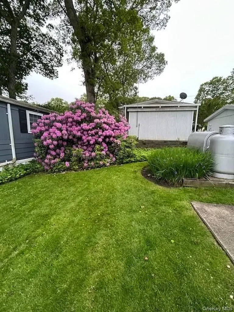 1661 Old Country Road Riverhead NY 11901