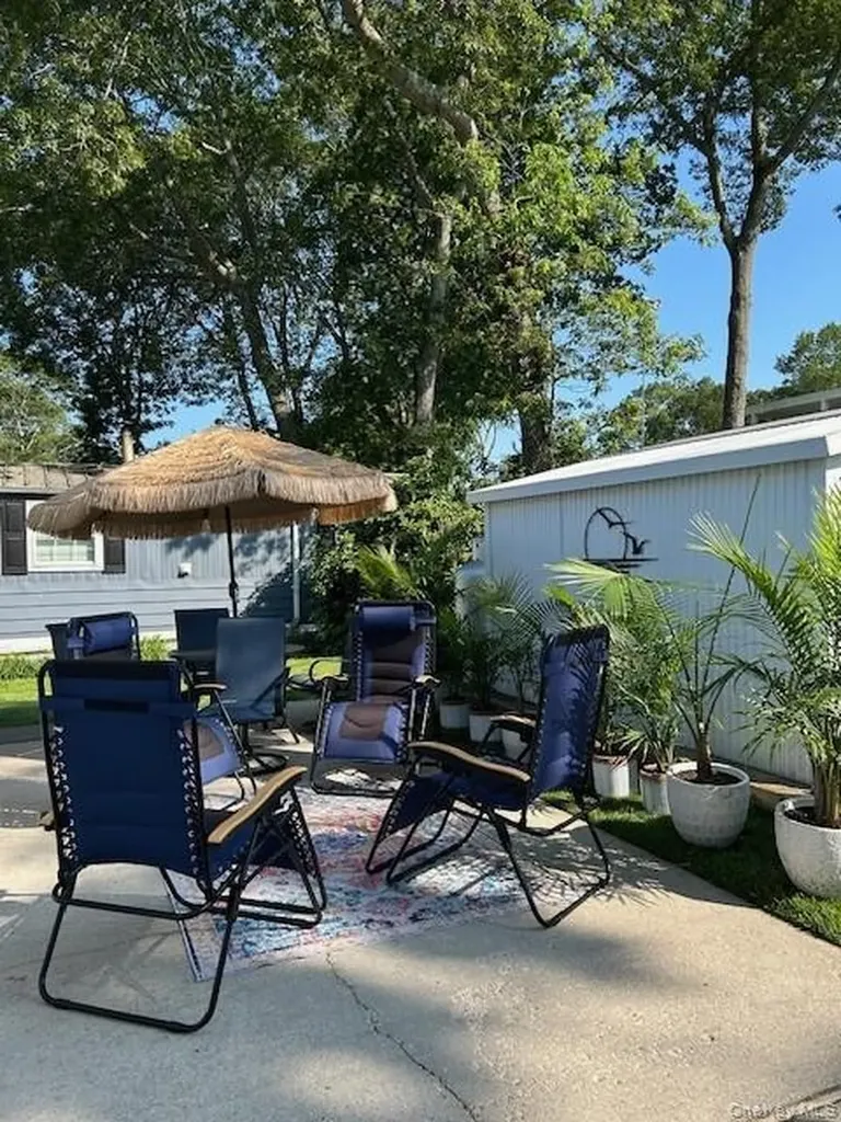 1661 Old Country Road Riverhead NY 11901
