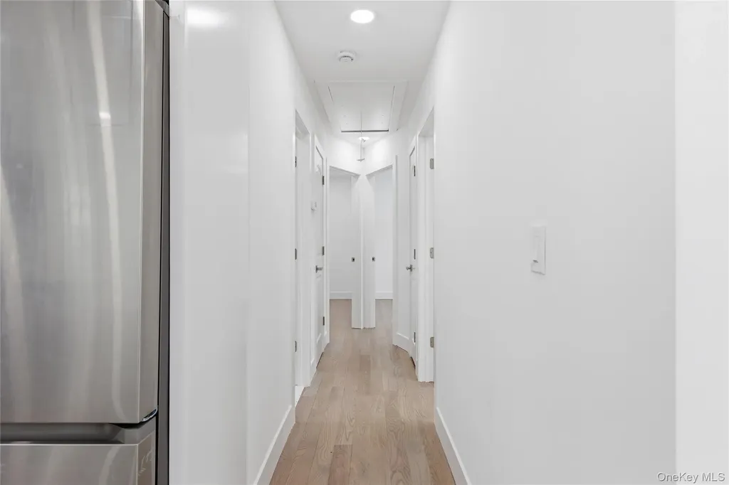 39 E Oakdale Street Bay Shore NY 11706