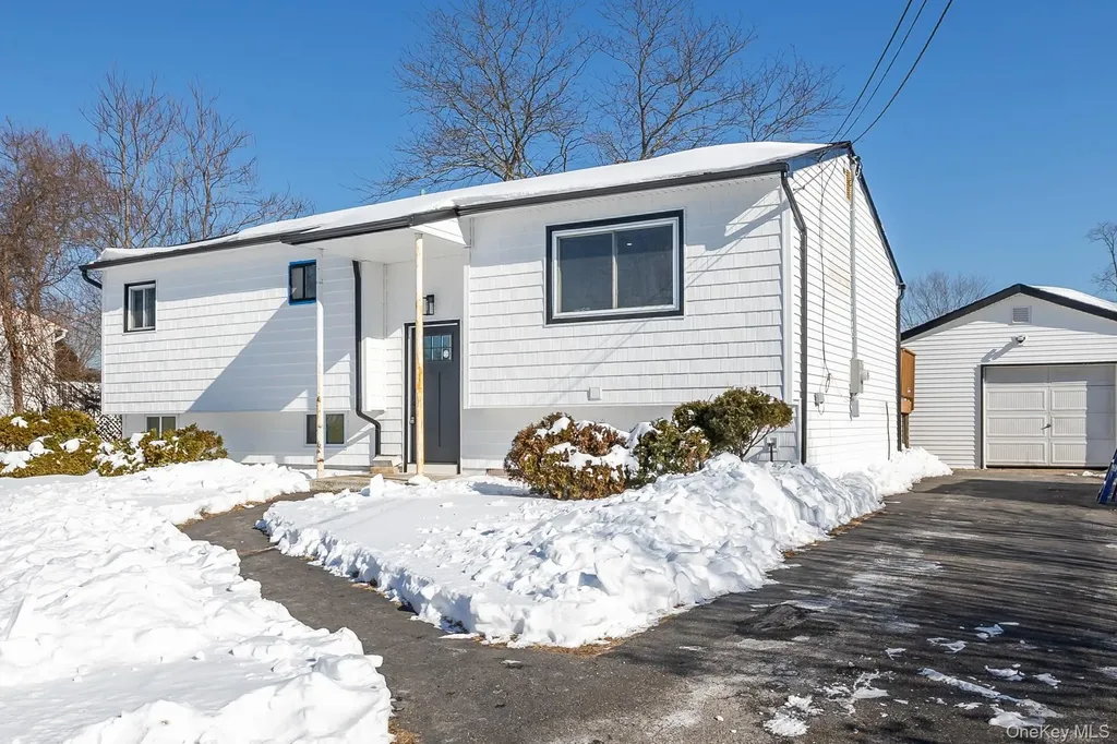 3103 Falcon Avenue Medford NY 11763