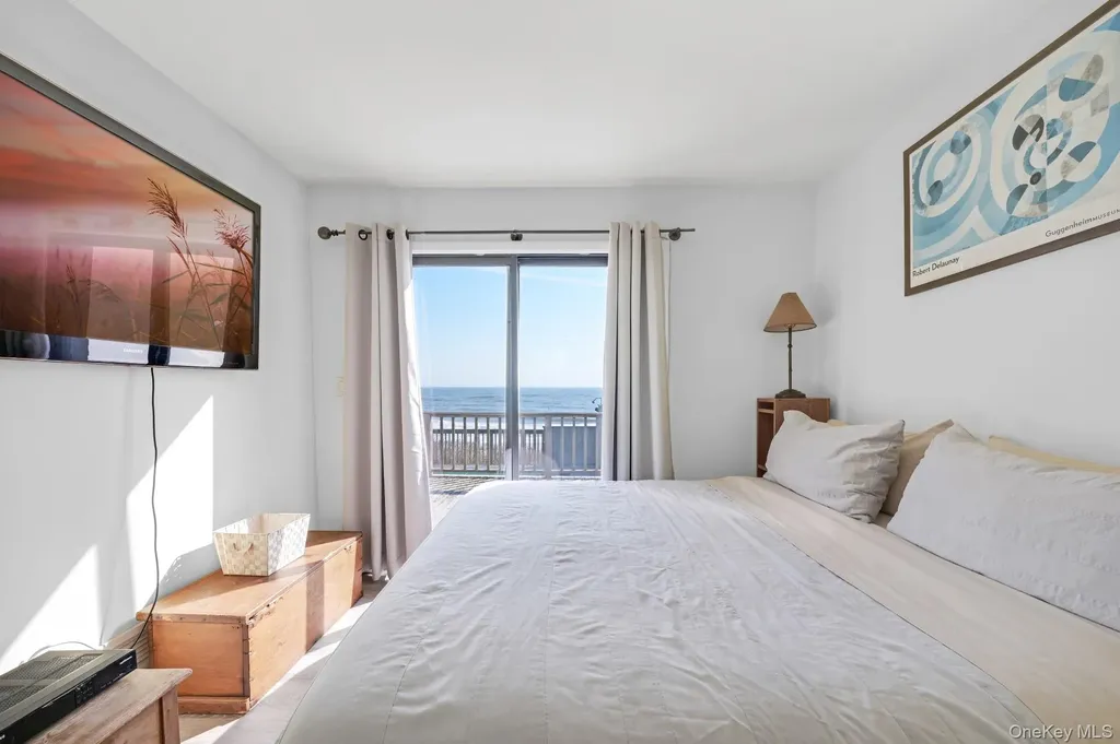 40 Dune Road Hampton Bays NY 11946