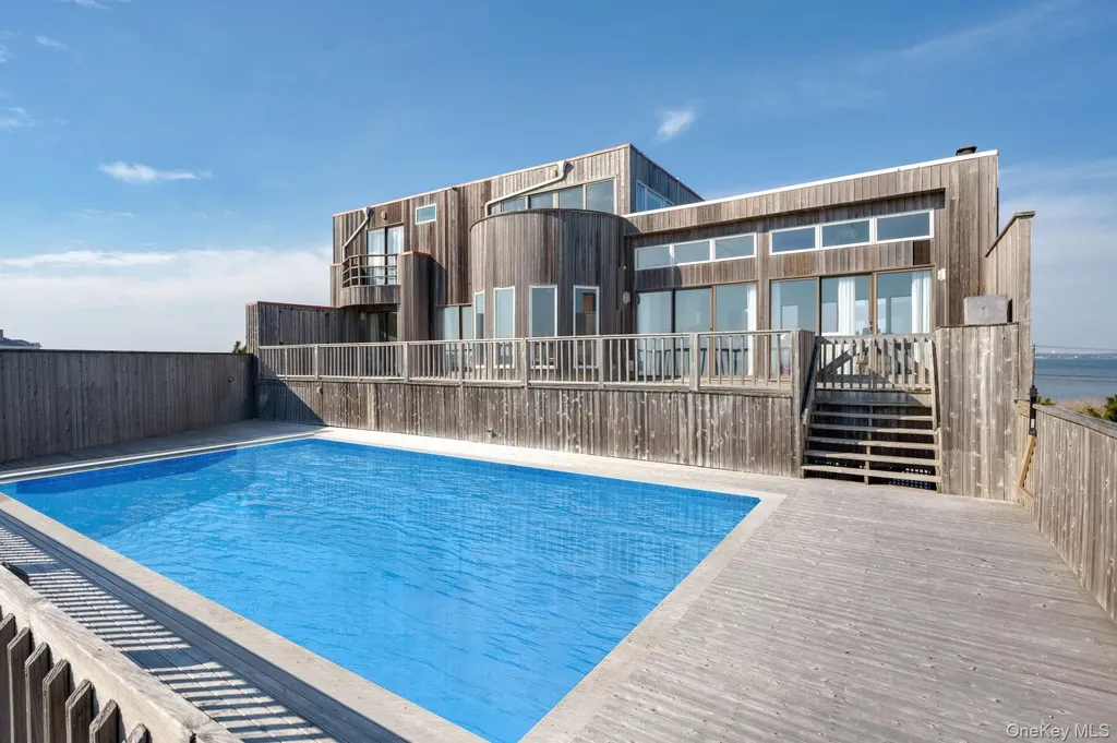 40 Dune Road Hampton Bays NY 11946