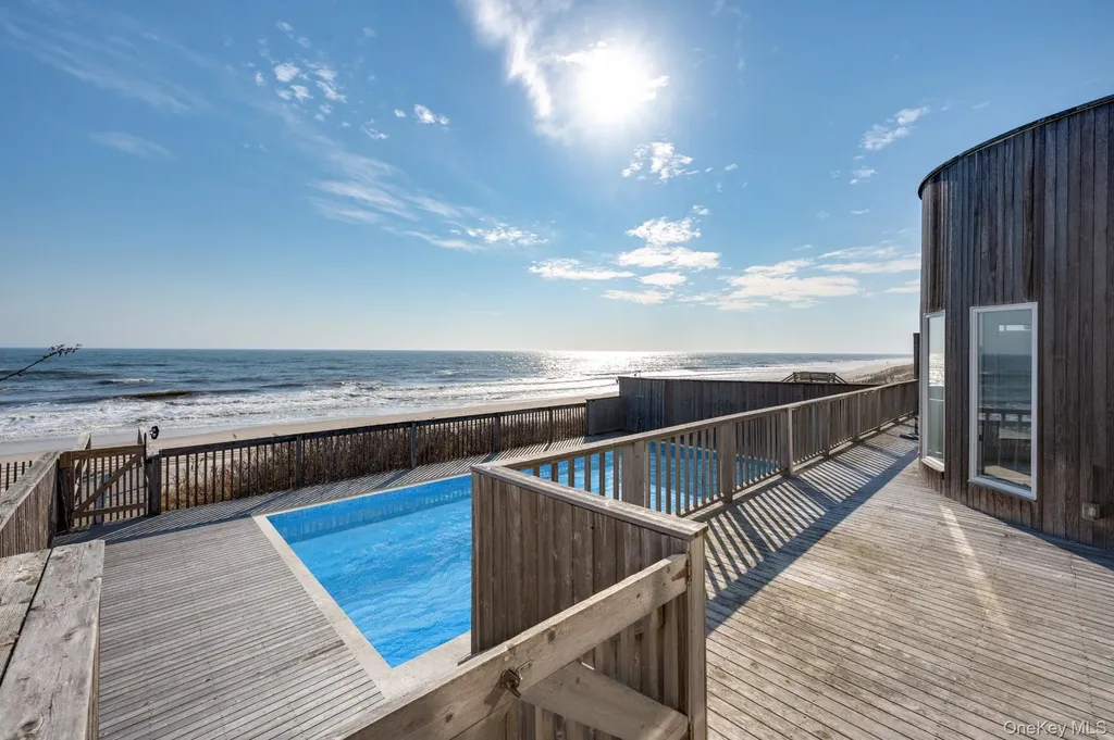 40 Dune Road Hampton Bays NY 11946